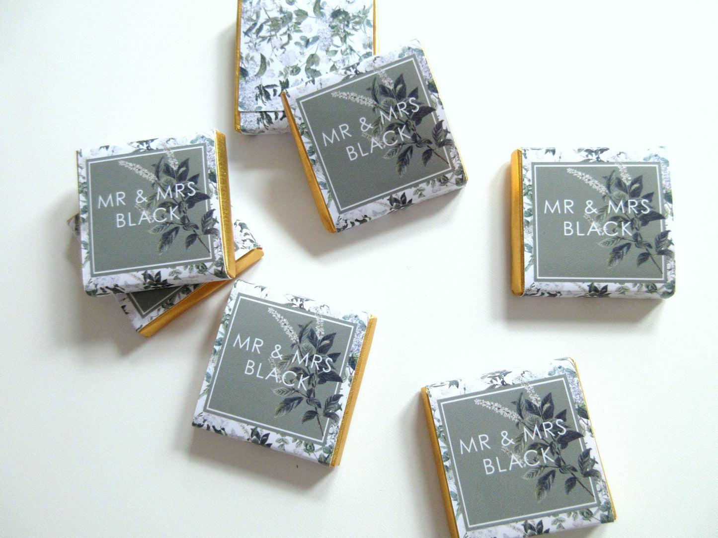 Personalized Green Wedding Chocolate Favours – Custom Guest Favours (Pack of 25)