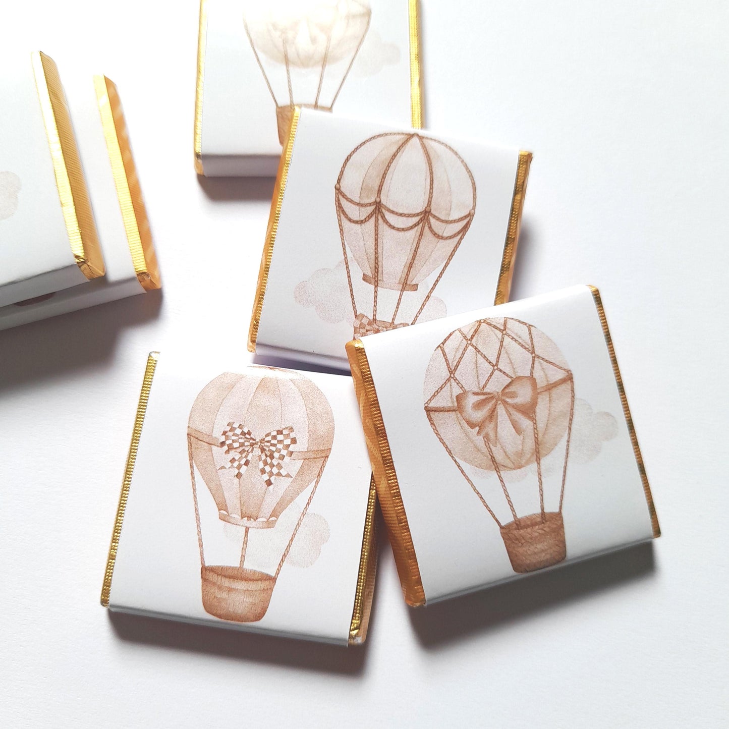 Neutral Hot Air Balloon Chocolate Favours, sold in packs of 25.
Ideal for events like baby showers, gender reveals, or as a special thank-you treat.