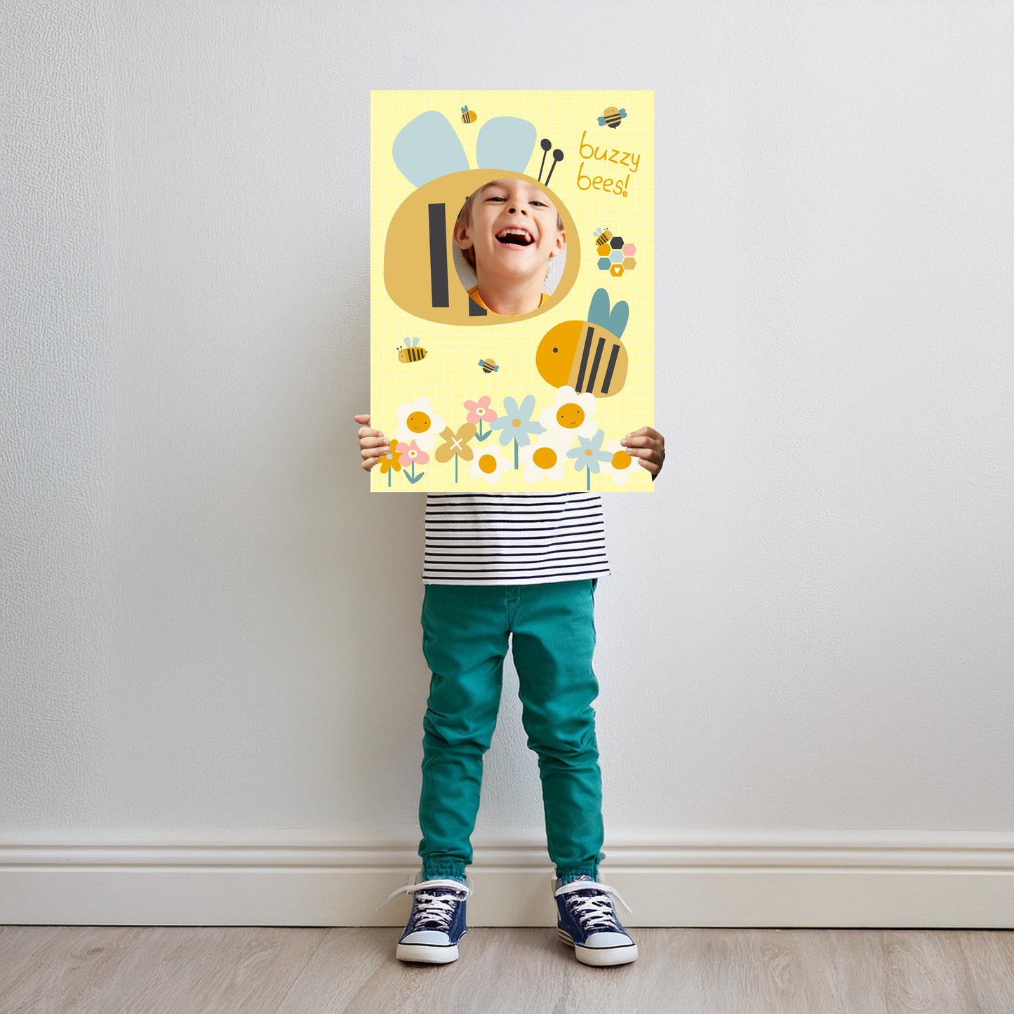 Bee Photo Booth Prop – Face-in-the-Hole Bee (5 mm Foam)
