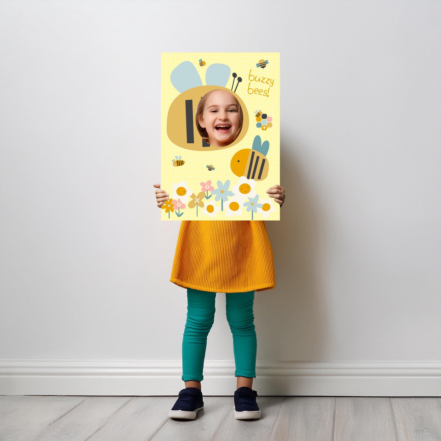 Bee Photo Booth Prop – Face-in-the-Hole Bee (5 mm Foam)
