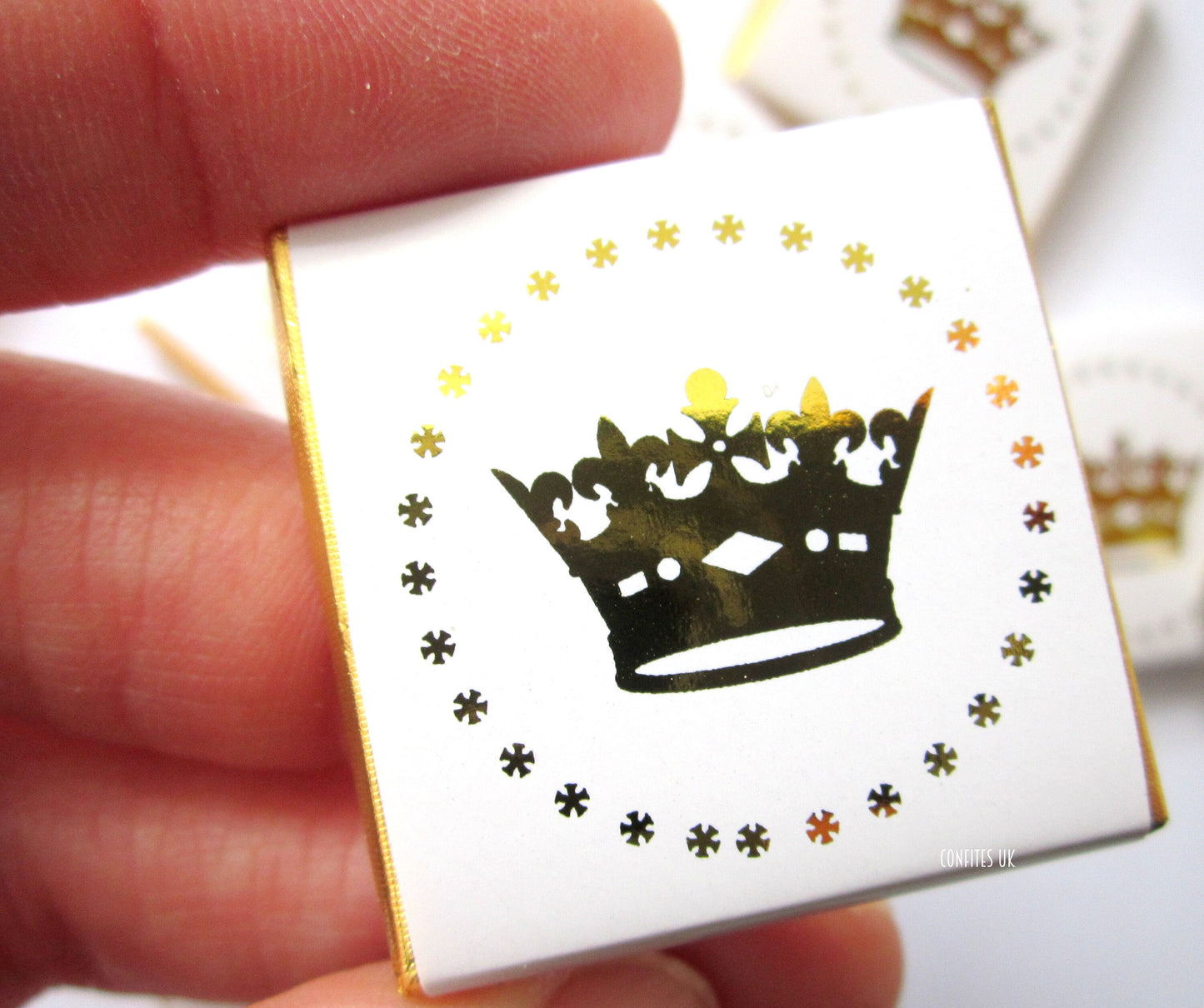 Personalized Golden Crown Chocolate Favours – Elegant Party Favours for Any Occasion (Pack of 25)
