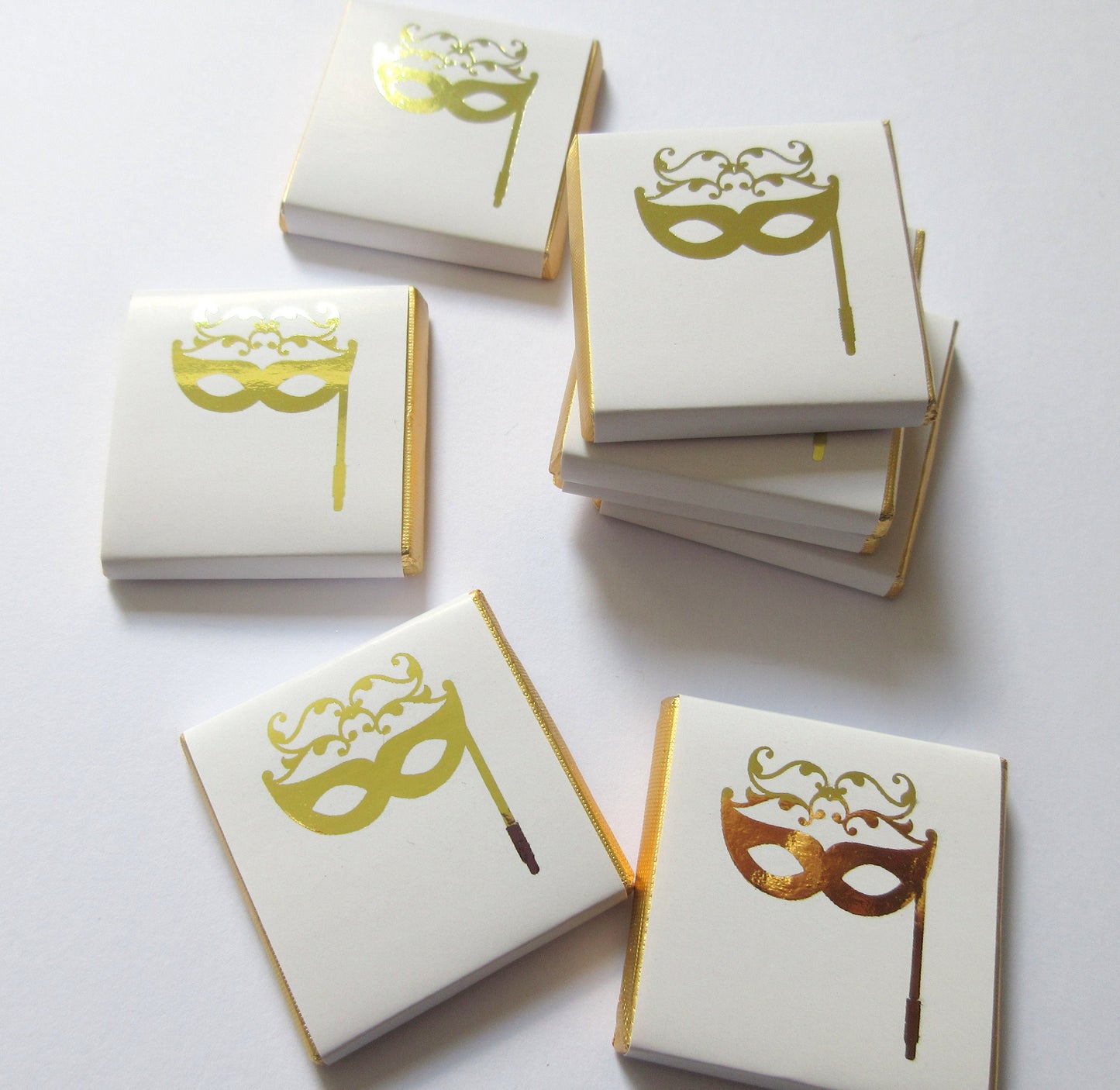 Personalized Masquerade Ball Chocolates – Carnival Party Guests Favours (Pack of 25 pcs)