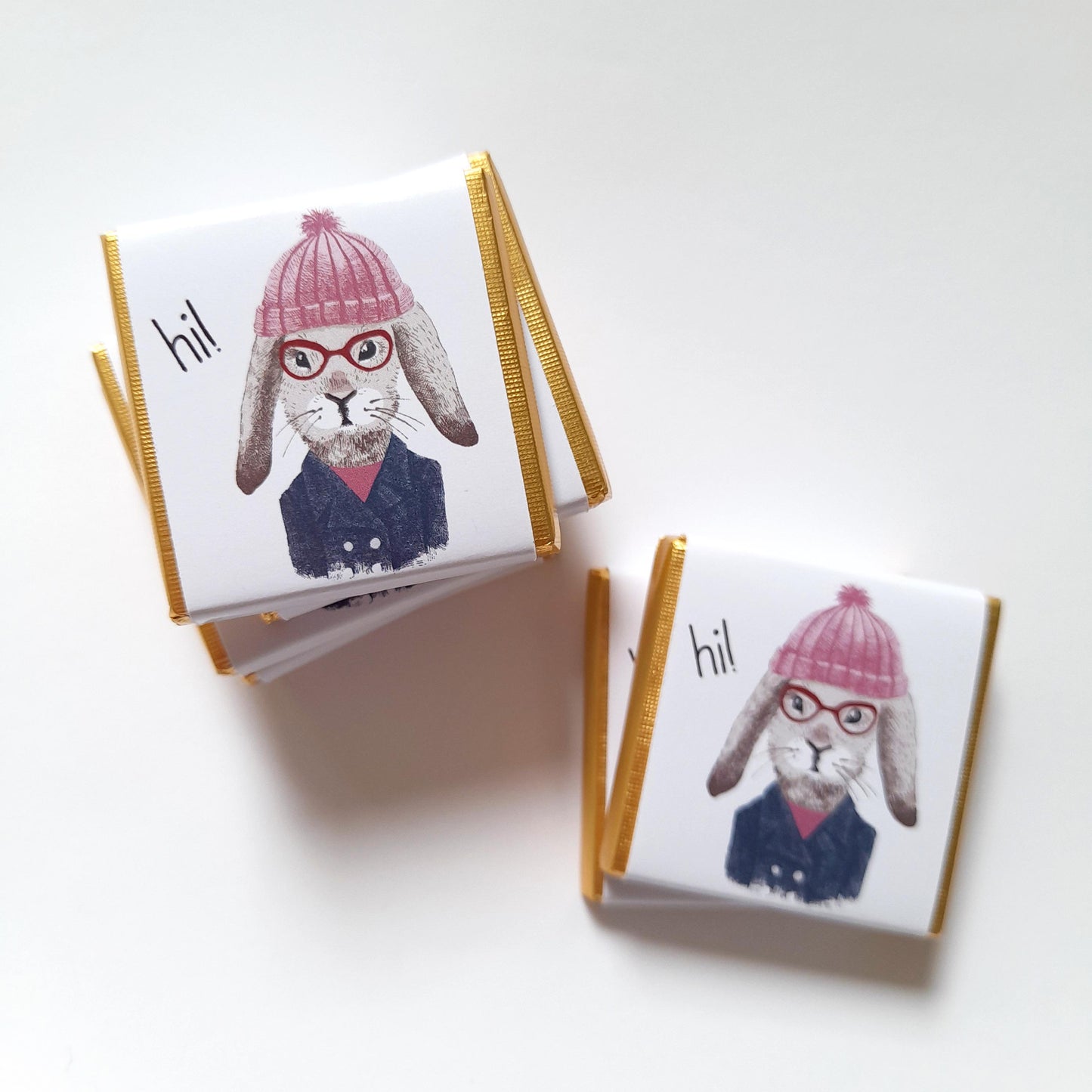 Personalized Hare with Pink Hat Chocolate Favours – Cute Birthday Party Treats (Pack of 25)