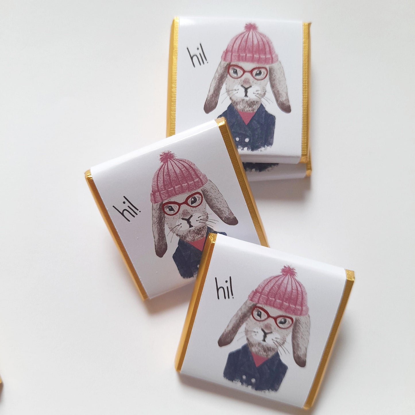 Personalized Hare with Pink Hat Chocolate Favours – Cute Birthday Party Treats (Pack of 25)