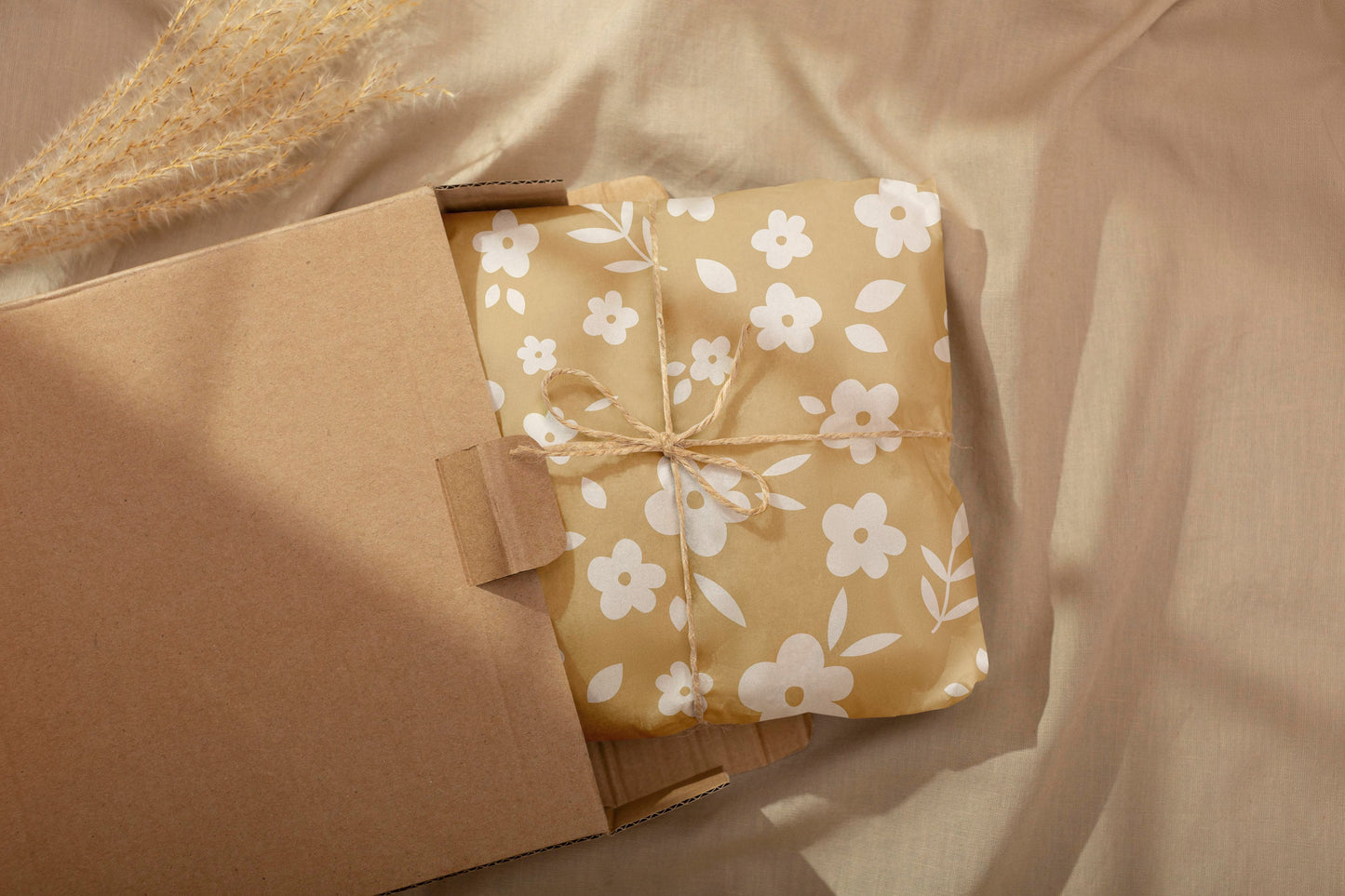 Large Brown and White Floral Boho Gift Paper with Flowers – Elegant Wrapping for Special Occasions