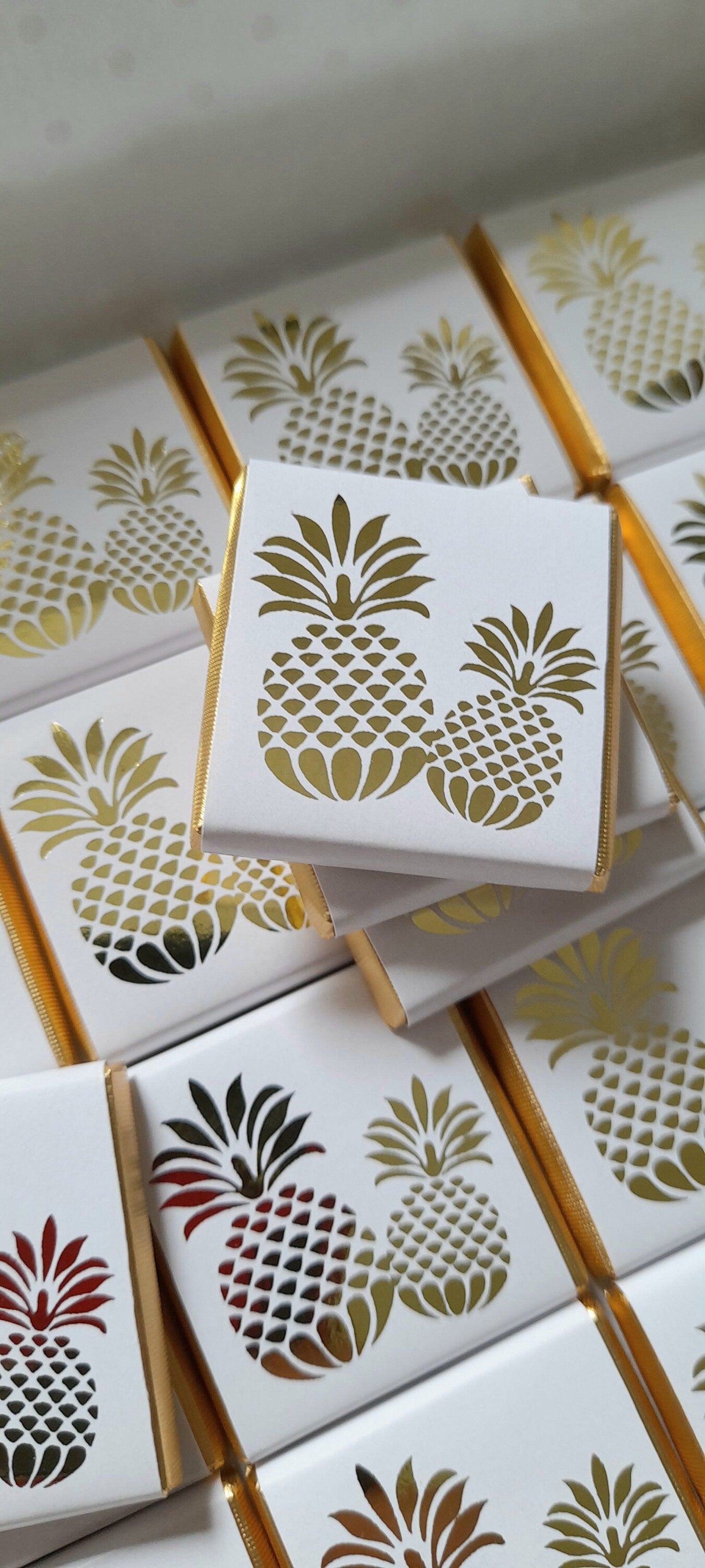 Personalized Golden Pineapple Tropical Party Chocolate Favours – Perfect Guest Favours (Pack of 25)