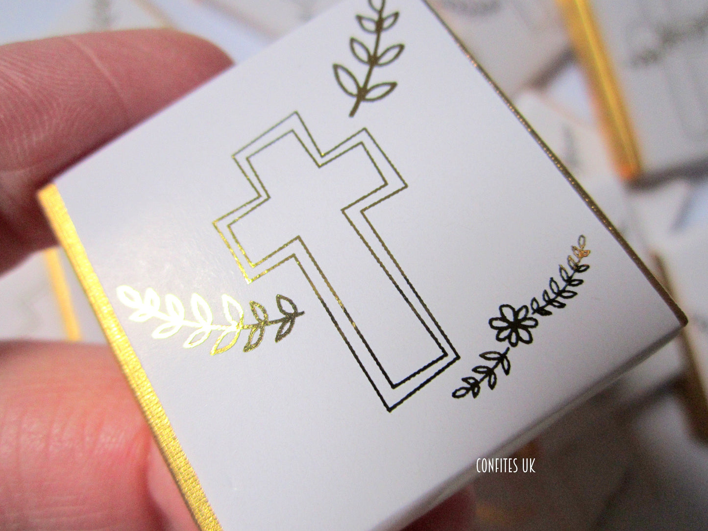 Personalized First Communion Chocolate Favours – Elegant White and Gold Cross, Party Favors & Guest Gifts, Pack of 25