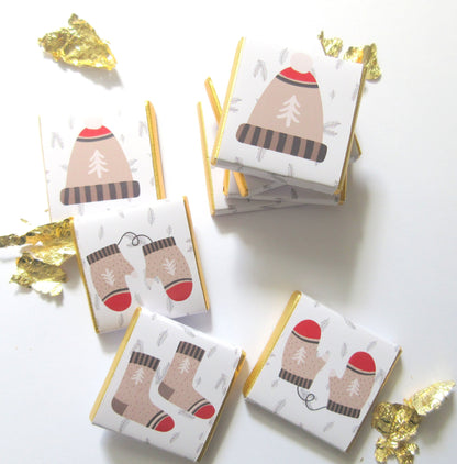 Personalised mini chocolate favours with winter-themed motifs like mittens, socks, and hats. Ideal for festive tables and gifts