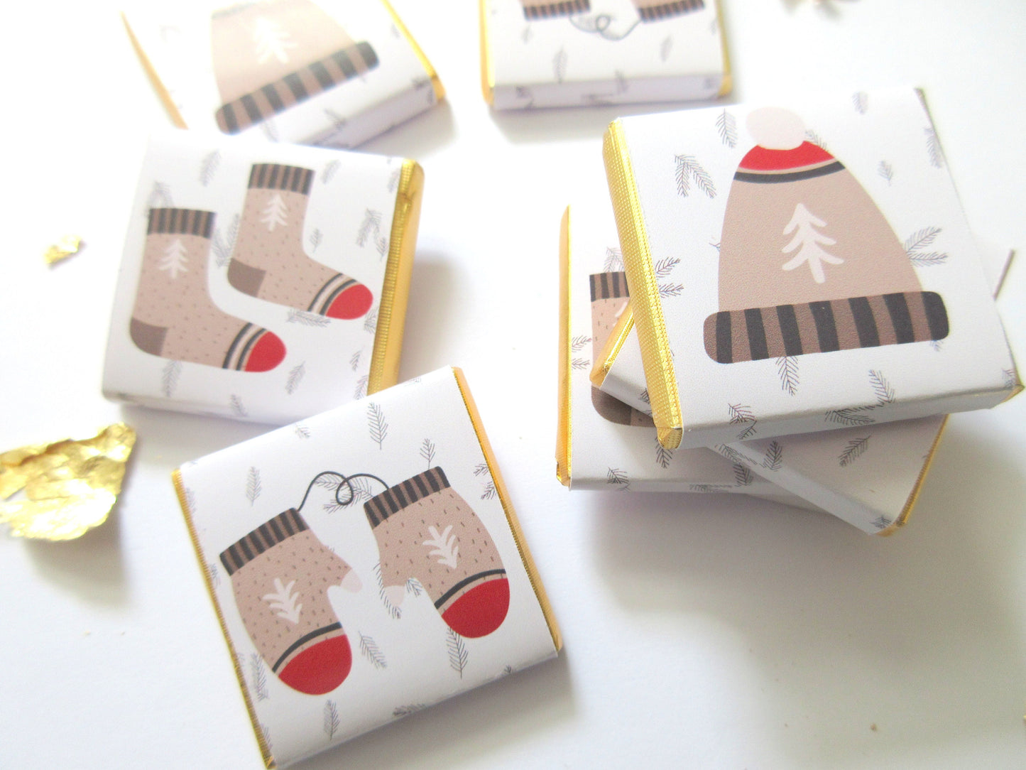 Cosy Christmas Chocolate Favours – Personalised (Pack of 25)