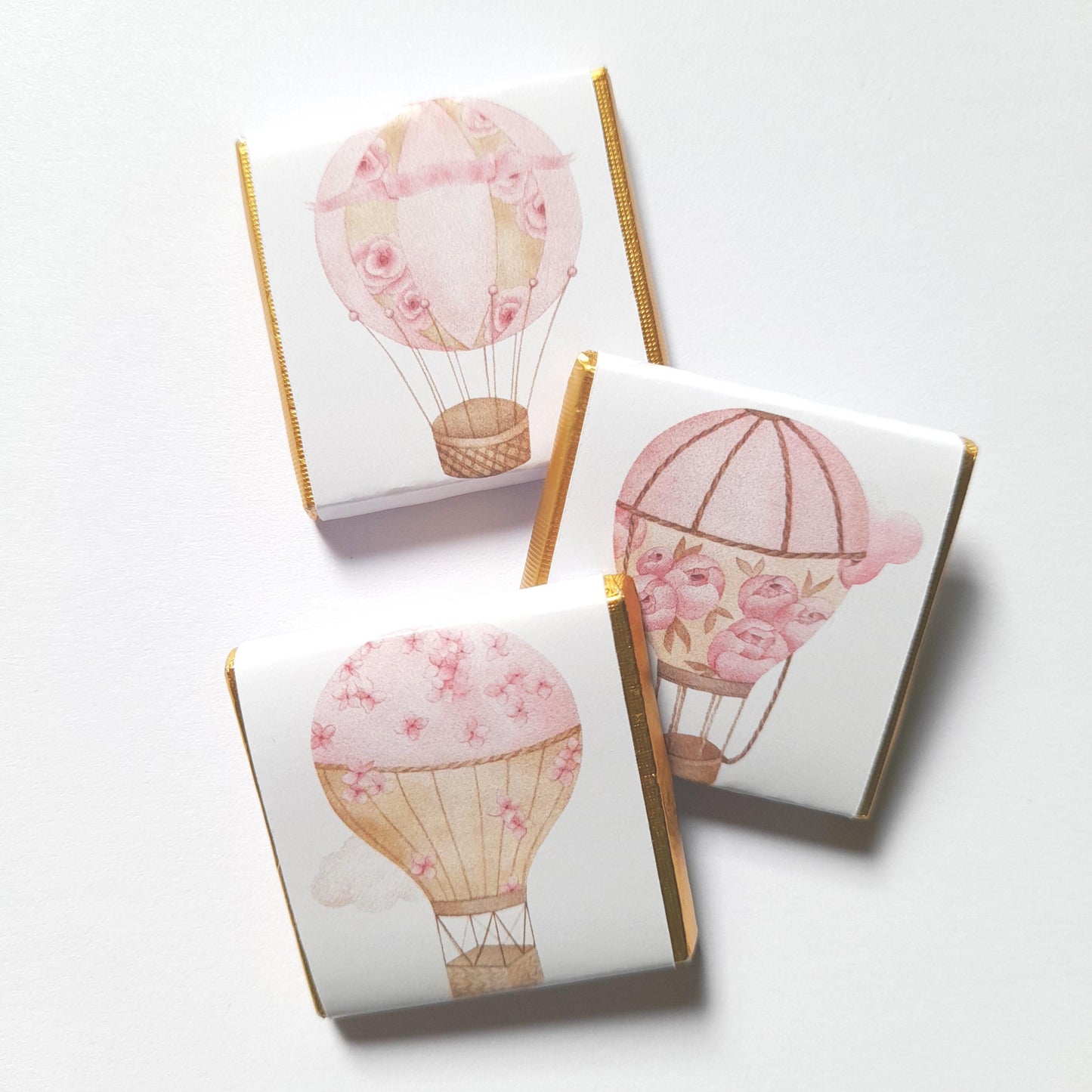Pink hot air balloon chocolate favours, ideal for baby showers, gender reveals, or as elegant table treats.