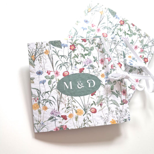 Personalised botanical wedding favours
Chocolate thank-you treats (available in milk or vegan chocolate) Wildflower motif